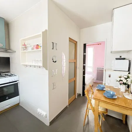 Pink Warm Near Arc De Triomphe