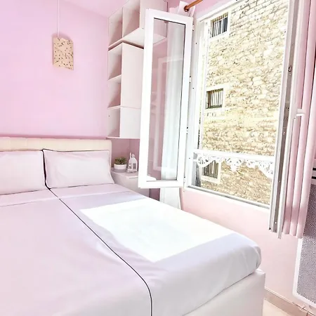 Pink Warm Near Arc De Triomphe * פריז