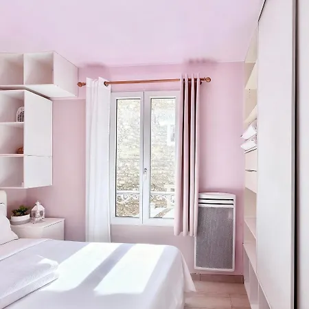 Pink Warm Near Arc De Triomphe * Parijs